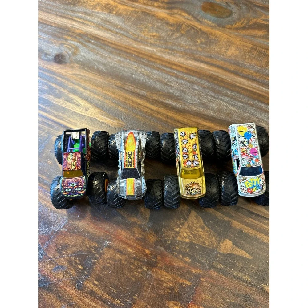 Monster Jam Trucks Lot of 4 Max-D‎ Psycho Delic Potty Central 4-Wheel Hive